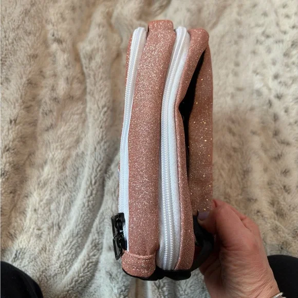 Rebel Athletic makeup bag - Picture 6 of 12